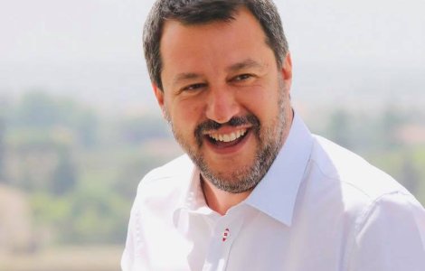 Mateo Salvini: "Tiganca mizerabila, fii cuminte ca ajung buldozerele"