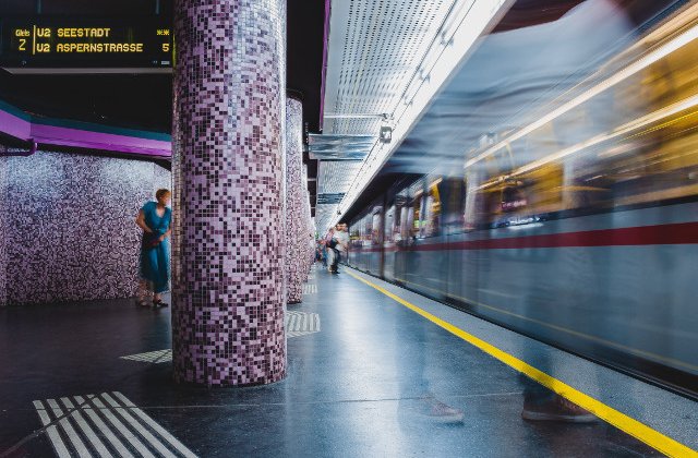 Parfumarea aerului de la metrou, un proiect respins de calatorii din Viena
