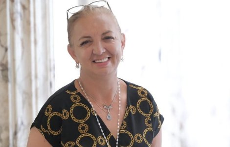 Colaj foto in care Iohannis e prezentat alaturi de Hitler, publicat de consilierul premierului. Dana Varga: Imi cer scuze