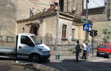 Demolari ilegale in zone cu imobile protejate