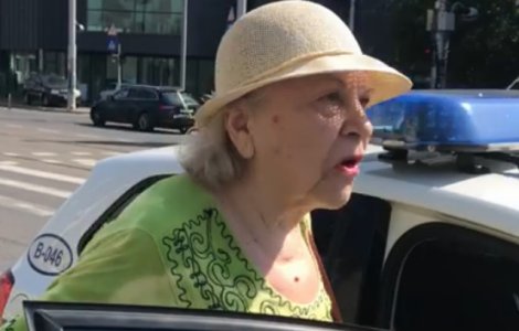 O batrana de 81 de ani, amendata pentru ca a mers prea incet pe trecerea de pietoni/ VIDEO