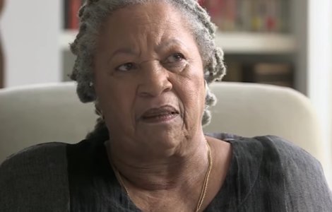 A murit Toni Morrison, prima laureata afro-americana a premiului Nobel pentru Literatura