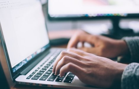 Angajatii din sectorul bancar, pe penultimul loc in regiune, in topul salariilor