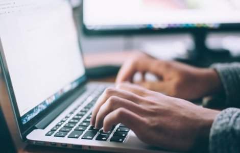 Angajatii din sectorul bancar, pe penultimul loc in regiune, in topul salariilor