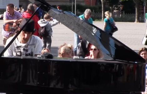 Davide Martello isi anuleaza concertele pentru a veni in Romania pe 10 august: "Protestatarii se vor putea ascunde dupa pianul meu"