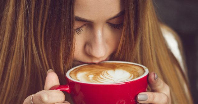 Studiu: Cafeaua consumata cu patru ore inainte de culcare nu perturba somnul