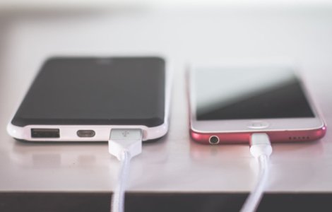 Baterii externe ieftine: Power bank-uri mari la preturi mici