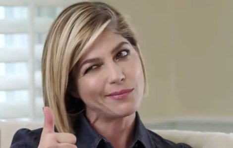 Selma Blair, laudata pentru curajul de a posta fotografii dupa sedintele de chimioterapie: "Incredibil de frumos la orice nivel"