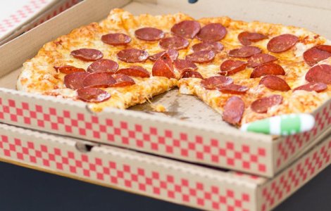 Reactia politistilor din SUA cand un copil infometat a sunat la 911: Au cumparat o pizza si au livrat-o la domiciliu