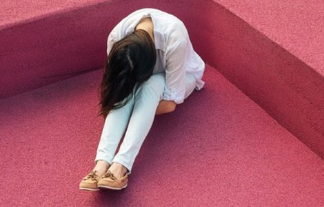 Adolescenta de 17 ani, batuta, talharita si violata de patru barbati