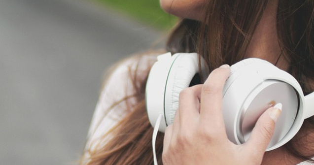 Casti bluetooth on-ear: muzica la calitate mare pentru orice buget