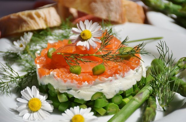 Nutritionist: Cine a zis ca pestele si fructele de mare nu merg bine cu branza?