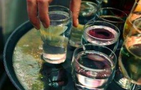 Consumul de alcool ii face pe oameni sa se creada mai atragatori