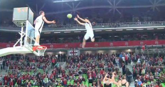  Video  Show acrobatic in Bucuresti: Rotiri de 1080 de grade in aer