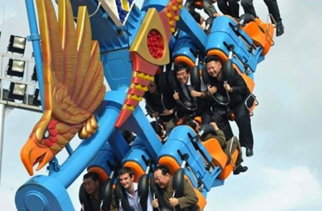 Kim Jong-un cu diplomatii, intr-un parc de distractii
