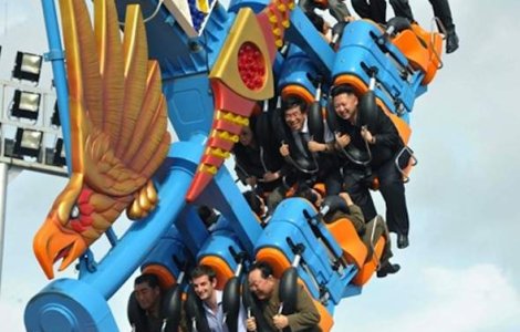 Kim Jong-un cu diplomatii, intr-un parc de distractii