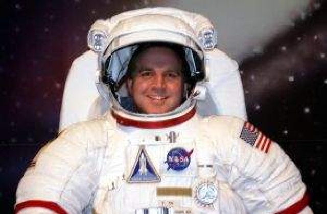 [FOTO] "Moda" de astronaut: Noul costum spatial NASA