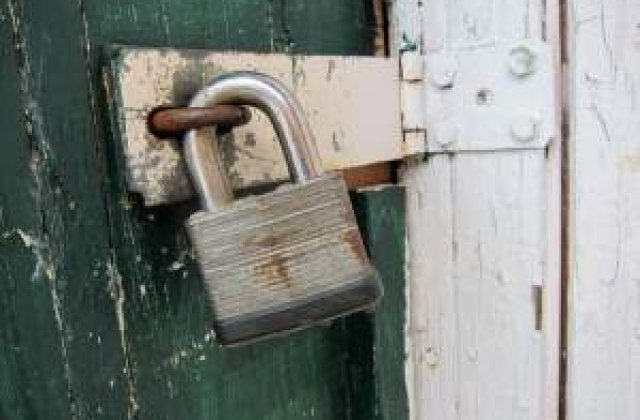 BEC si-a suspendat activitatea, pana la pronuntarea CC