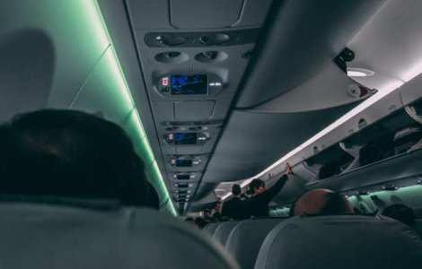  Top  Ce NU ai voie in bagajul de mana: 10+ obiecte care nu sunt permise in avion