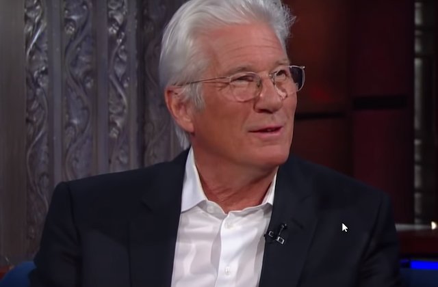 Richard Gere a dus alimente pe o nava umanitara cu 121 de migranti salvati din Marea Mediterana / VIDEO