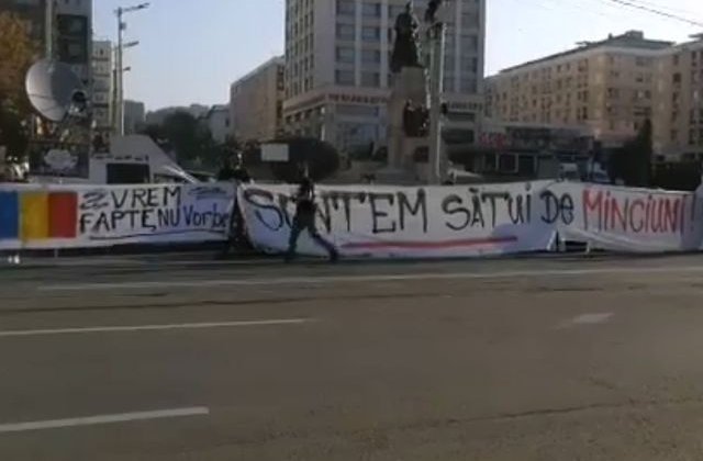 Manifestantii din Iasi au plecat cu masinile spre mitingul din Capitala: "Ne-am pregatit si fizic si psihic"/ VIDEO