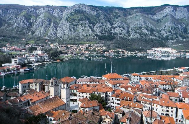 Atentionare de calatorie pentru Muntenegru: Temperaturi ridicate si incendii de vegetatie