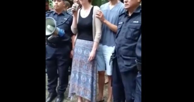 Cazul adolescentei disparuta in Malaezia: Parintii fetei indica posibilitatea unei rapiri