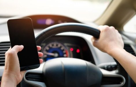 Guvernul va introduce noi sanctiuni pentru folosirea inadecvata a telefonului mobil de catre conducatorii auto
