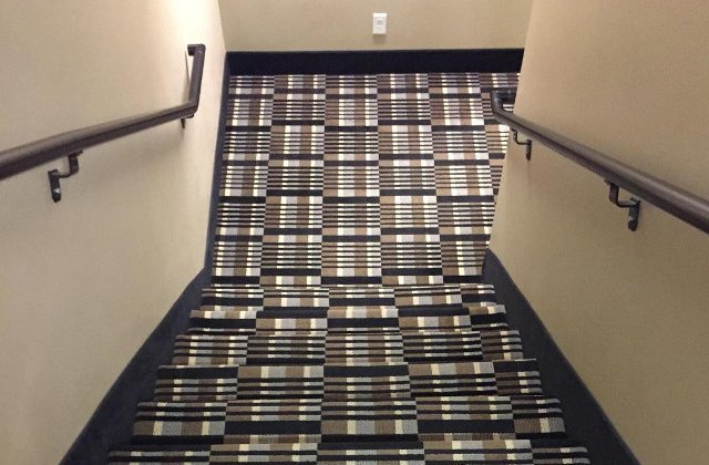 Scari pe care nu le vezi sau care duc spre nicaieri: 10+ fotografii dezastruoase