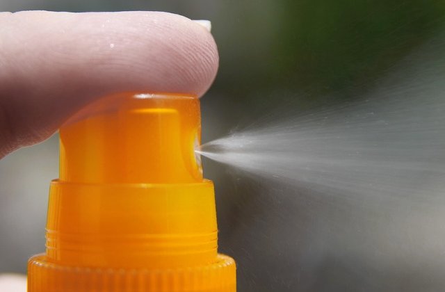 Medic dermatolog: Nu stati la soare intre orele 11:00-16:30. Aplicati creme cu factor de protectie mare