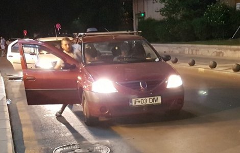 Wall-street.ro: Femeie trasa de par si bagata cu forta in masina, in centrul Capitalei