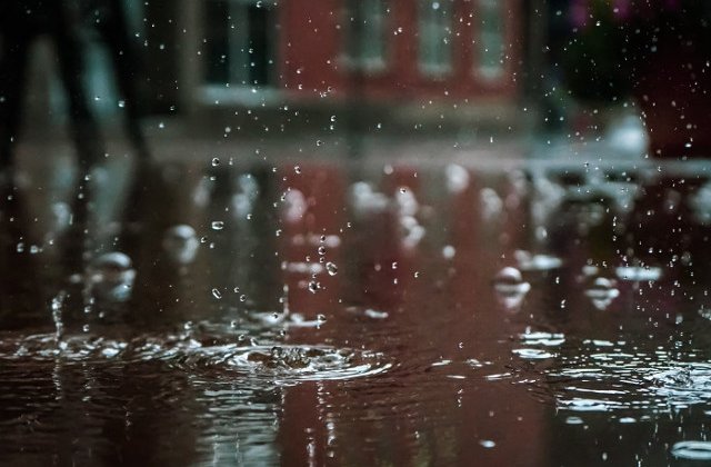 32 de judete, sub cod GALBEN de ploi torentiale si vijelii. Disconfort termic in Bucuresti