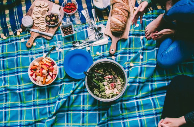 Nutritionist, despre picnic: "Cand mancam afara parca ne bucuram mai tare de mancare"
