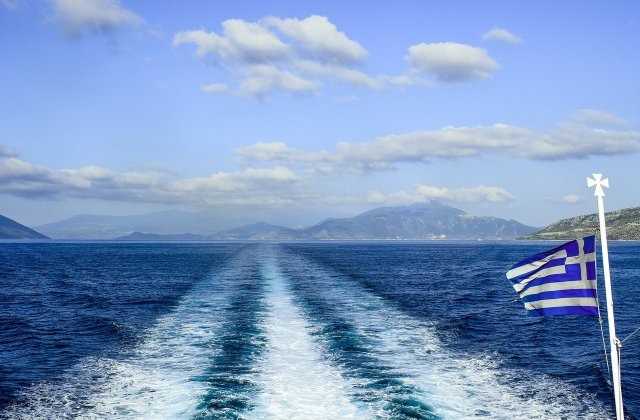 100 de cetateni romani au plecat de pe insula Samothraki, cu feribotul
