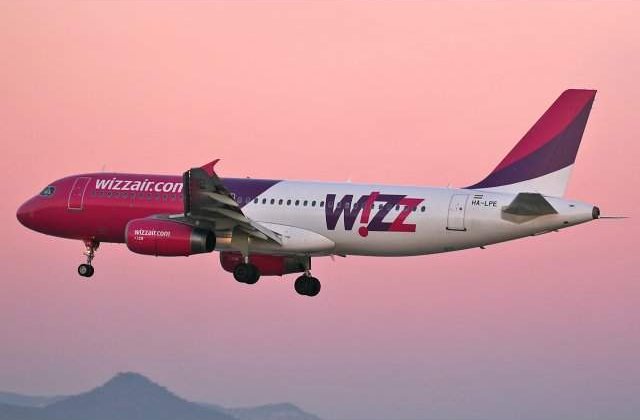Un avion WizzAir, fortat sa faca o aterizare de urgenta din cauza unui pasager turbulent
