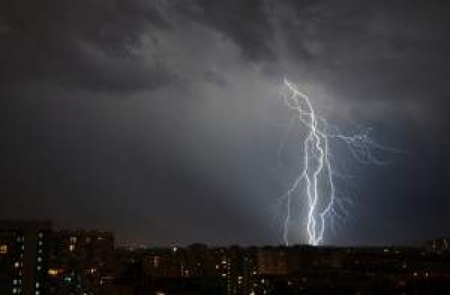 Meteo: Avertizare de vijelii si furtuna