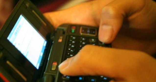 Un adolescent a castigat titlul de cel mai rapid scriitor de SMS-uri