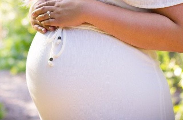 SUA: O femeie a nascut tripleti dupa ce a crezut ca are o criza de rinichi