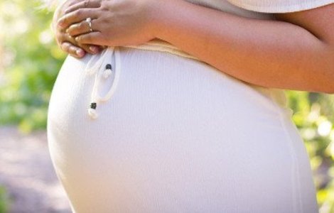 SUA: O femeie a nascut tripleti dupa ce a crezut ca are o criza de rinichi