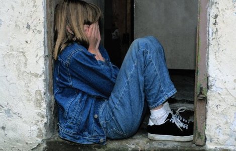 Barbat arestat preventiv, dupa ce a agresat sexual doua fetite in scara unui bloc