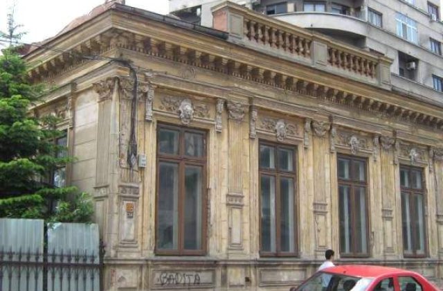 Demolarile in zonele care definesc identitatea "Micului Paris" continua