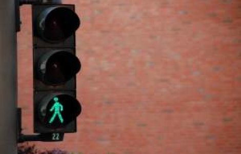 Peste 4 mii de pietoni, amendati pentru traversare neregulamentara