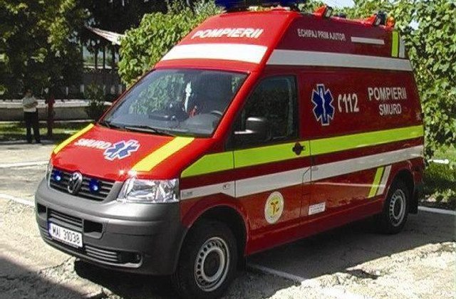 Un barbat a murit calcat de propria sa masina. Uitase sa traga frana de mana