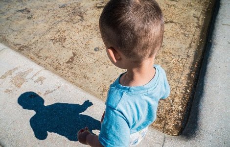 Un copil de 6 ani din Vaslui a fost jefuit de un recidivist