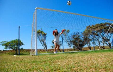 O fata-portar de 14 ani, la un pas de record mondial. Vezi de ce!