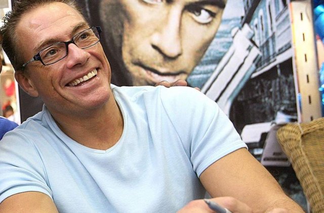 Van Damme se lauda ca a avut o aventura cu Kylie Minogue