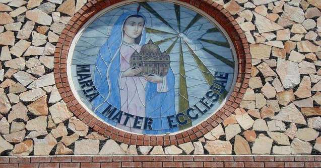 Pe 15 august sarbatorim Sfanta Maria Mare si Ziua Marinei