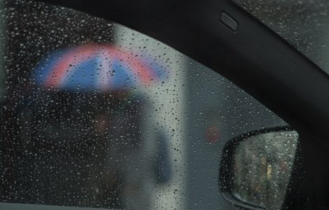 Cod GALBEN de ploi torentiale in 21 de judete. Informare meteo de disconfort termic in urmatoarele 3 zile