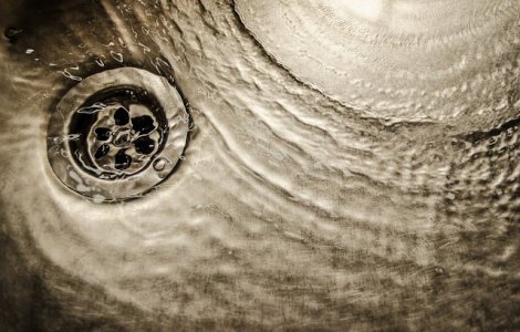  Top  7 lucruri pe care NU este indicat sa le arunci pe conducta de apa