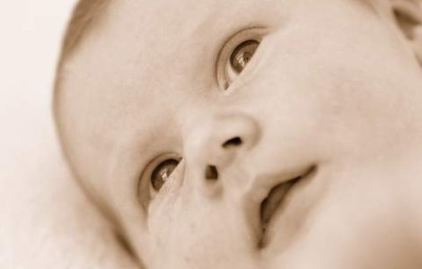 Mamele indiene nasc bebelusi britanici